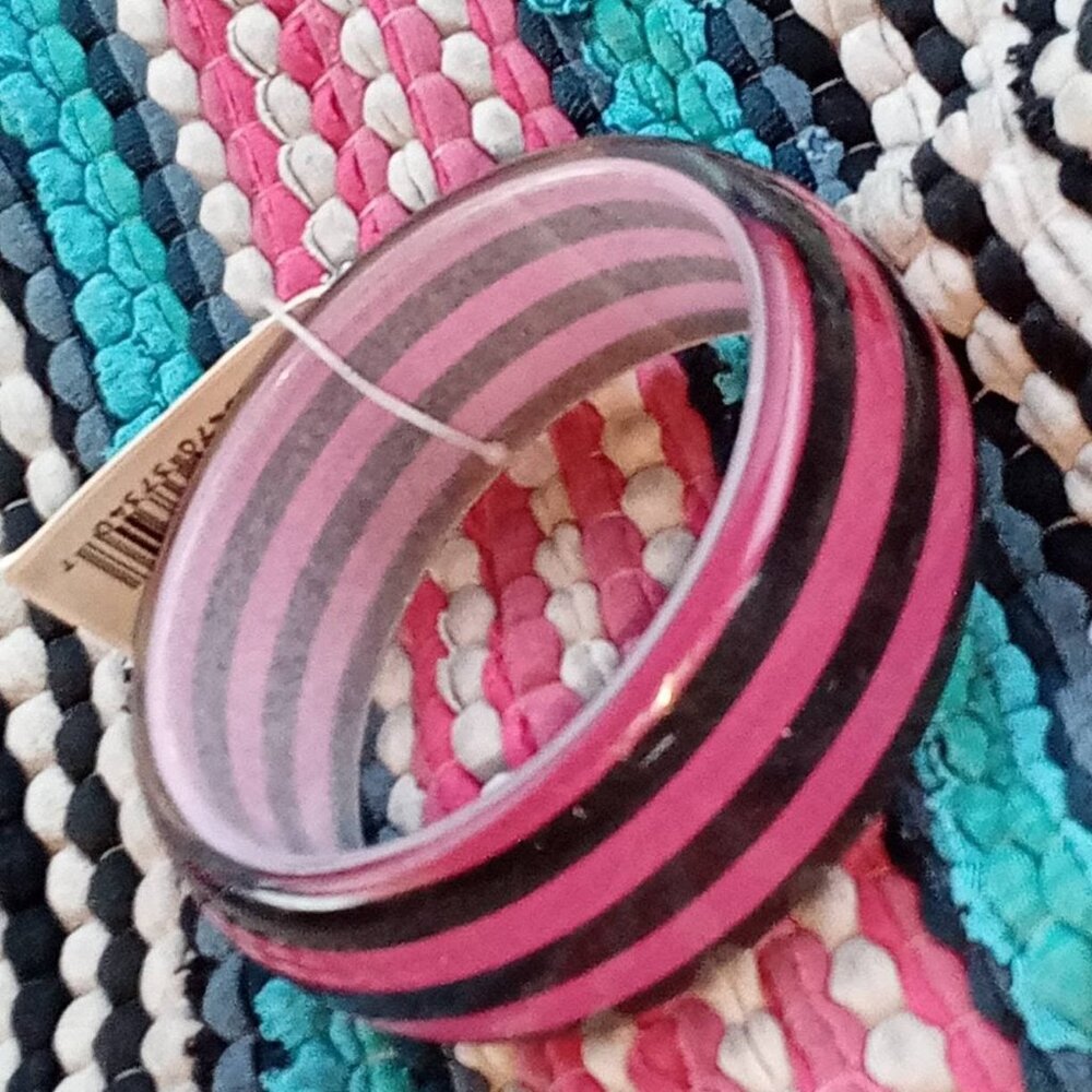 Black & Hot Pink Striped Bangle Bracelet – Glossy, Bold, and Eye-Catching